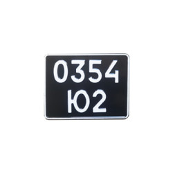 Чорний автомобільний номер квадратної форми